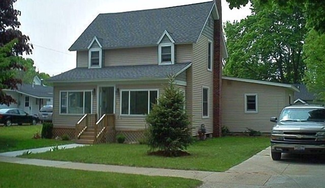 Call About Our Summer Special! 3 bed 2 Bath House or 1 BD Cottage. Great Price!