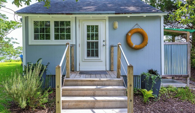 Call My Bluff- Quaint Cottage Overlooking the Neuse River. Honeymoon perfect!