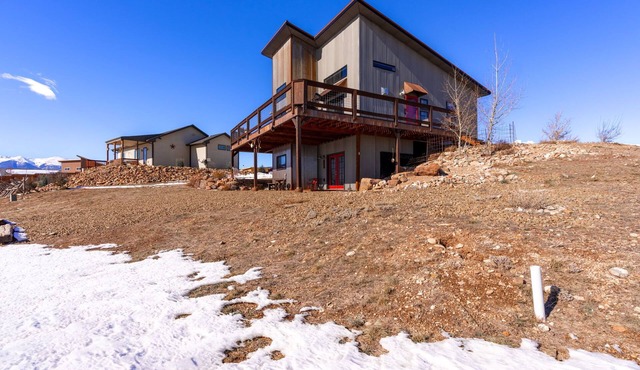 Call of The Wild. Luxury mountain setting, sleeps 6.
