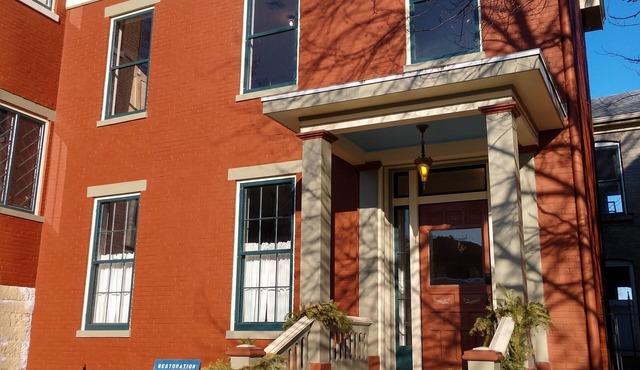 Call this HOME! Spacious & Cozy apartment for traveling professionals!