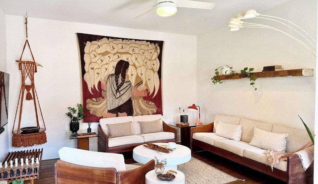 calla lily: poolside,hot tub,Easy World Cup Access
