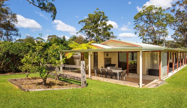 Callala Calm - Pet Friendly - 5 Mins Walk to Beach