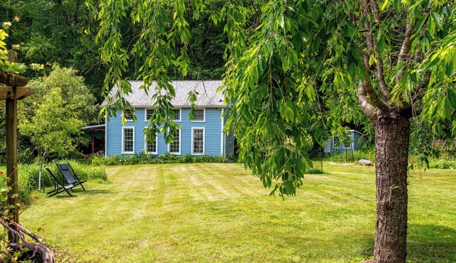 Callicoon Cottage with Private Pond, Fireplace and Fire PitnFamily, Pet Friendly