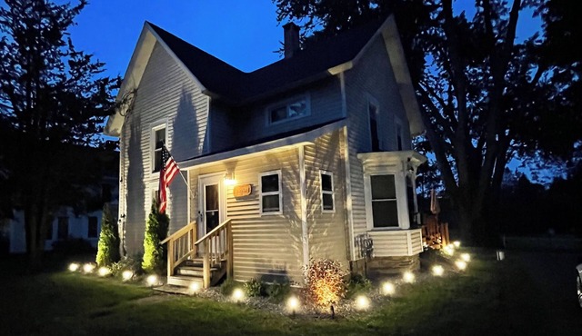 Callie's Place - 1 mile to ASV - 3 bdrm/2 bath, open deck, large yard