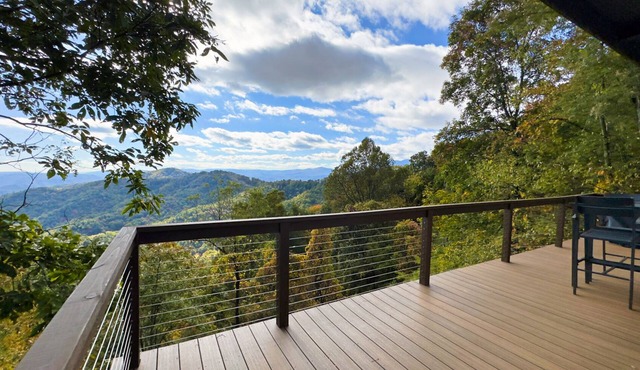 Calling Me Home- hot tub,arcade and game room, outdoor dining, close to Blowing Rock!
