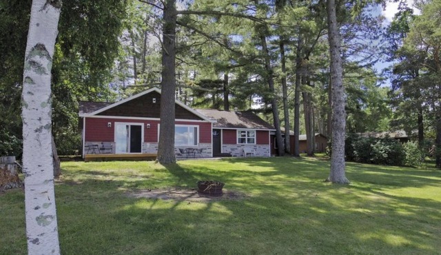 Calling Outdoor Adventurers! Resting on Grace Lake House with Home Theater!