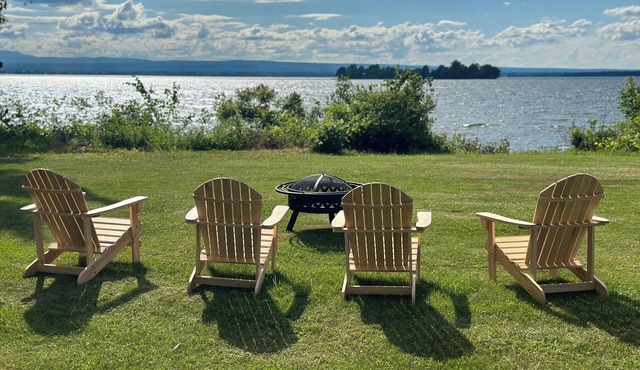 Calling Outdoor Lovers- Rustic Cabin Surrounded by private waterfront