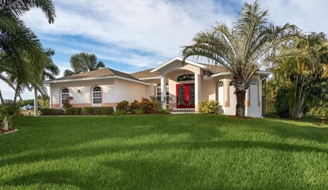 Calling Waters-Gulf access w/dock, pool and HT.