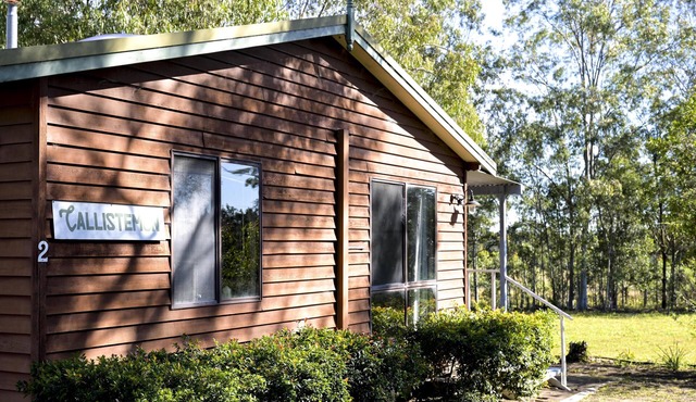 Callistemon Cabin 2 - 2 bedroom with 1 x queen and 1 King or 2 king singles + sofa bed