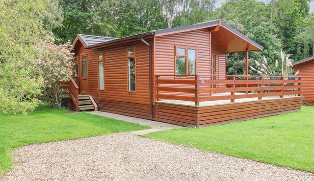 CALLOW LODGE 22, pet friendly, with pool in Beaconsfield Holiday Park