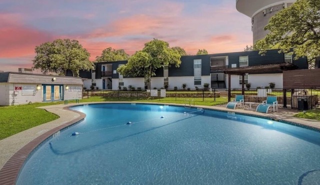 Calm 2 bedroom getaway w serene balcony