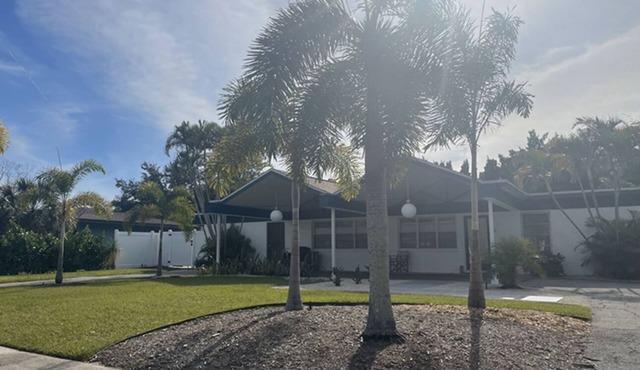 Calm and Cozy Mid-Century Modern Retreat