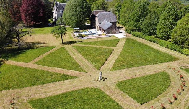 Calm and Luxury in the dependence of the Château de la Calmette