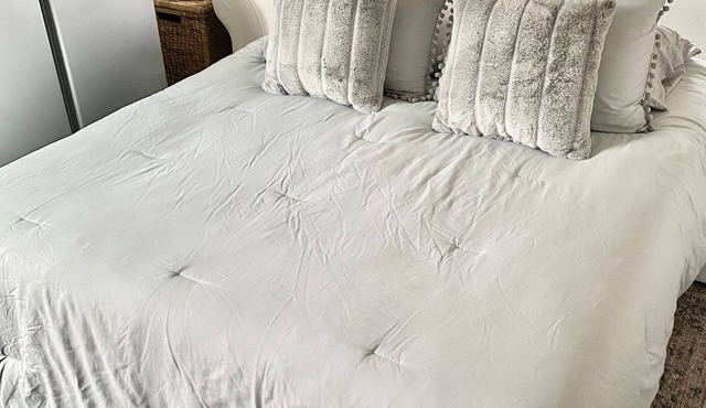 Calm and Quiet 1-Bedroom, 1 Bath Guest Suite in NP, Fast Wi-Fi, Garden Oasis