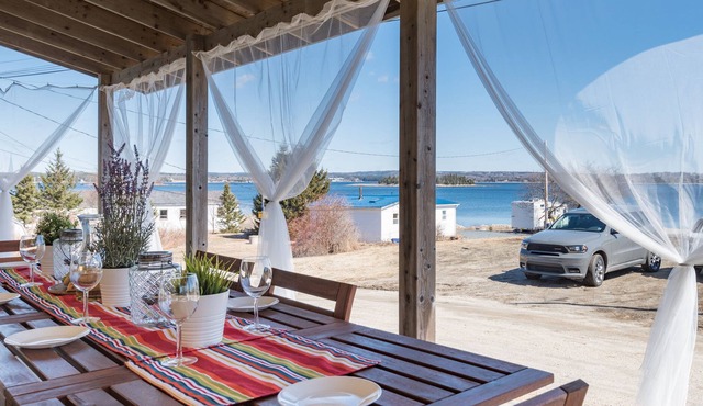 Calm and Relaxing sunrise Oceanview of Oak Island. 2 "Master" bedrooms.