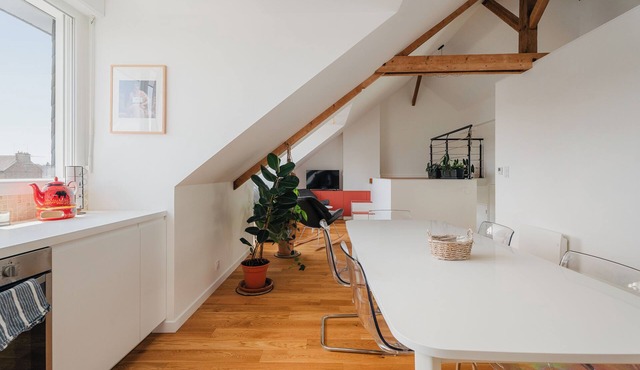 Calm Apartment Near City Center with Wi-Fi