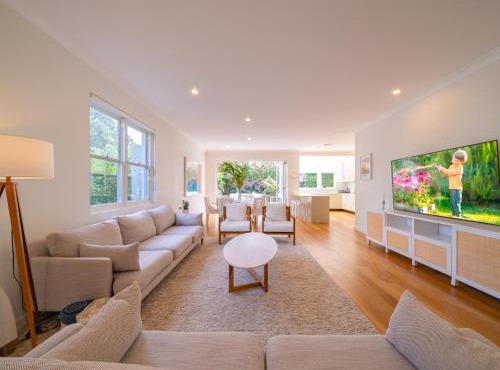 Calm Coastal 4BR Vaucluse Home for 10 with Garage