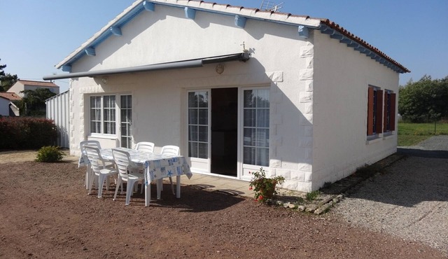 Calm Cottage for Fishing Lovers, Pets Allowed