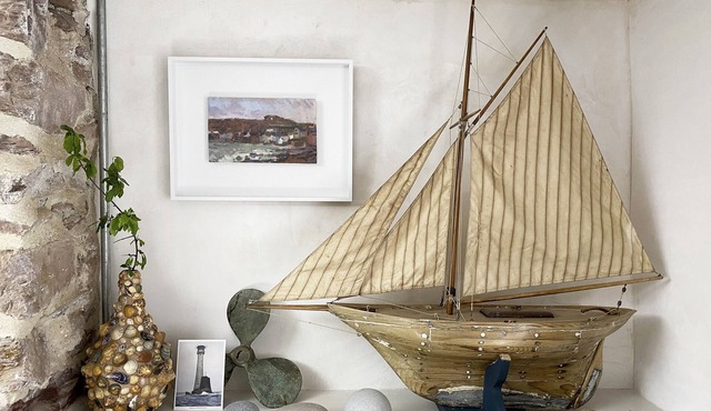 Calm Cottage - sleeps 6 guests in 3 bedrooms