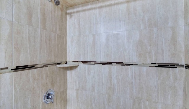 Calm, Cozy chalet in enjoyable Newark with WiFi, AC