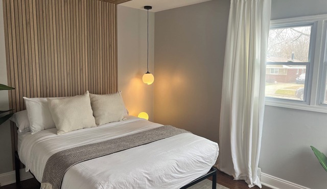 Calm Cozy Home with King Bed, Washer & Dryer, Wifi & More