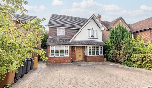 Calm For 3, Handy for Airport, train Free Parking