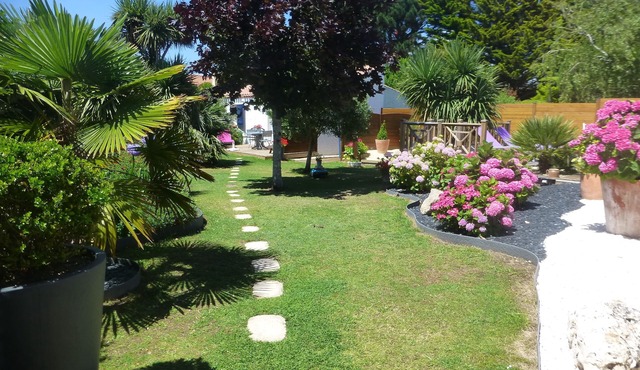 Calm 300m from the beach Boisvinet in St Gilles Croix de Vie