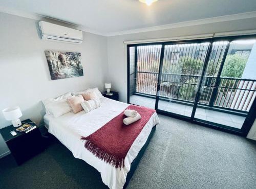 Calm Getaway Close to Airport