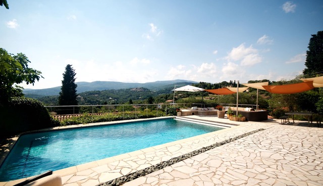 Calm hilltop villa with pool near golf 3500sqm garden AC