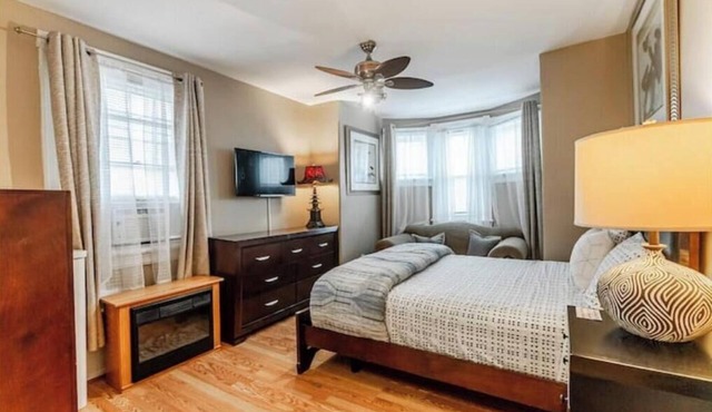 Calm Historic Getaway - PHL Airport