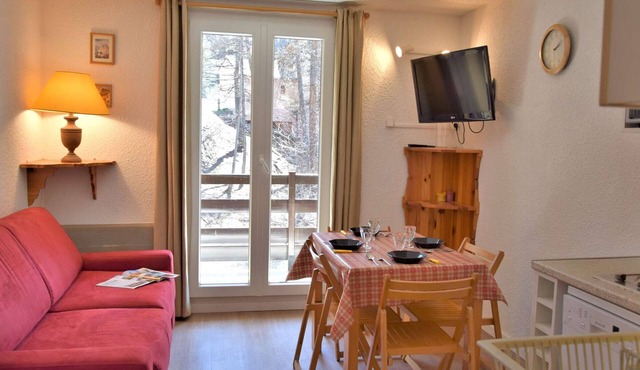 Calm mountain corner studio, 4 people, parking, Risoul 1850
