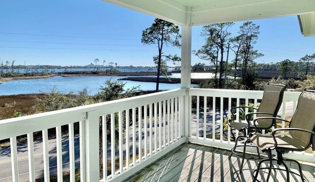 Calm Palm: Great Views, Pool, Beach, & 2 Kayaks!