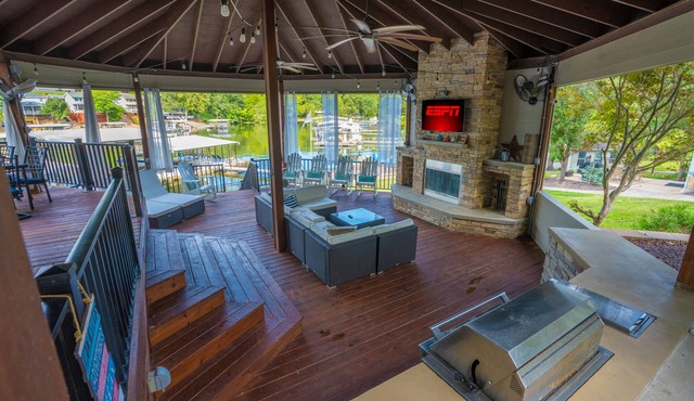 CALM, PEACEFUL COVE! Lakefront Oasis w/guest house + no stairs to huge dock!