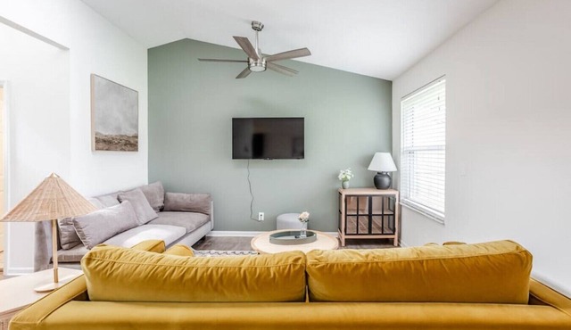 Calm & Peaceful 3B: King Beds by Liberty Hospital