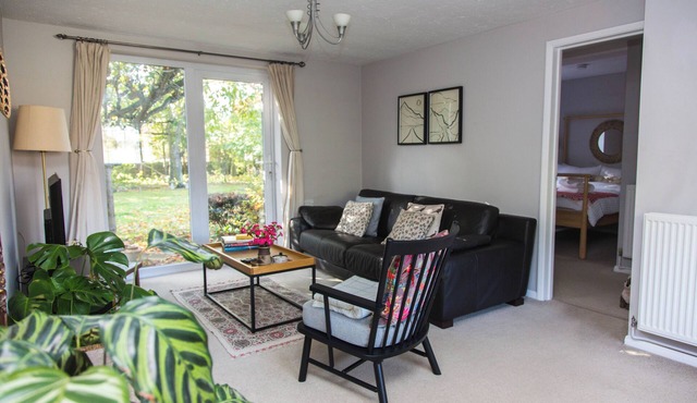 Calm Private Apartment in Ashford – Ideal to Work, Rest & Explore