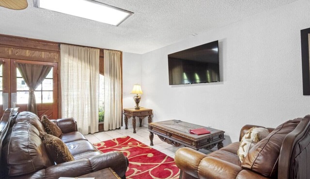 Calm & Spacious Retreat Family-Ready Escape