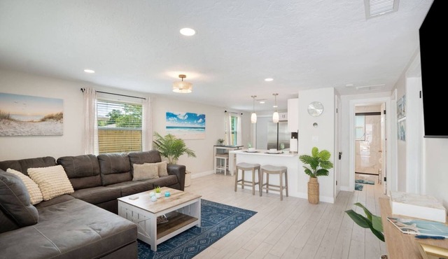Calm Sunset: Sleep 12, Renovated