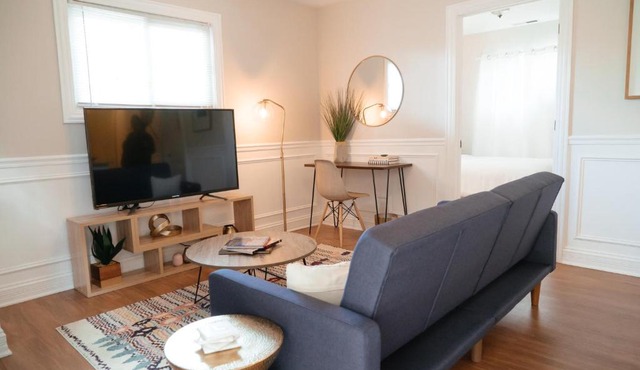 Calm & Well-Equipped 2BR Chicago Apartment - Central Cozy