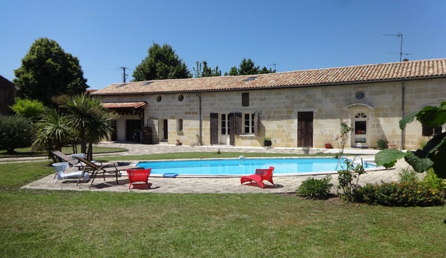 Calme/Charmant F3 avec piscine pres de St Emilion