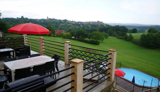 Calme Mais pas Isolée et Quelle Vue!