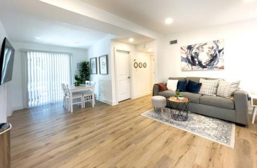 Calming and renovated near DT St Pete Pier 2 King