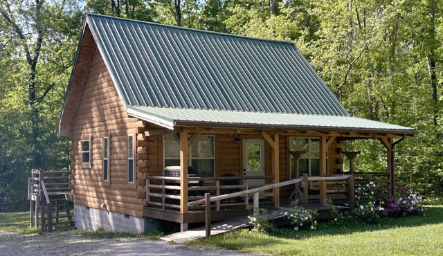 Calming Cabin — Peaceful | Park-Like Setting | Near Waterfalls, Hikes, & The Caverns