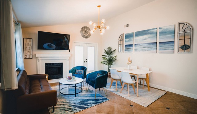 Calming Coastal Oasis 3-bed 2-bath near central Sacramento, EV charger