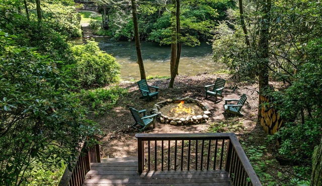 Calming Creekfront Cabin