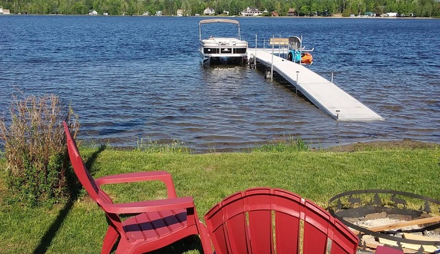 Calming Lakefront Home on Island Pond - Boaters & Snowmobiliers Dream