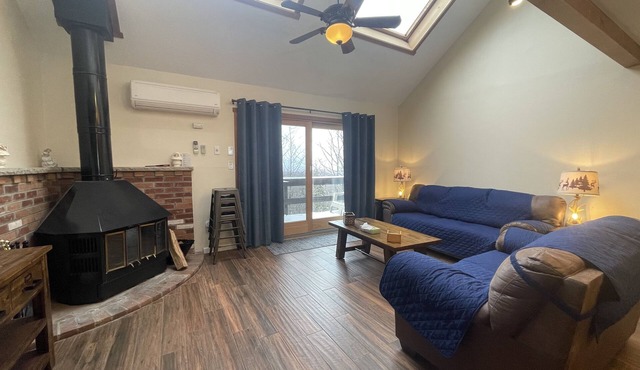 Calming mountain-view home with pool access, game room, grill, & balcony
