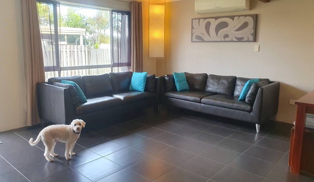 Caloundra Beach Townhouse - Pet friendly.