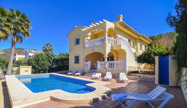 Calpe: Great villa. Very quiet area near the coast. Ceiling fans, air conditioning, private pool and barbecue.