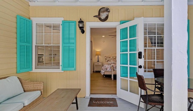 *CALUSA SUITE @ SEAPORT INN * Historic w/Community Pool + LAST KEY SERVICES.