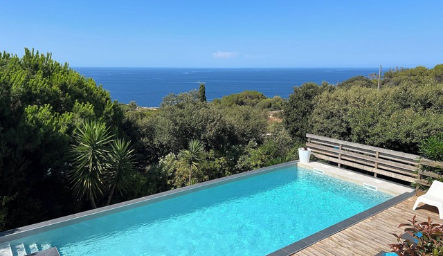 CALVI EXCEPTIONAL, UNIQUE, PANORAMIC SEA VIEW, MODERN VILLA, SWIMMING POOL 8 people